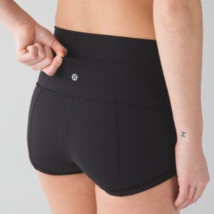 lululemon Wunder Mid-Rise Short 2" - Black Size 4